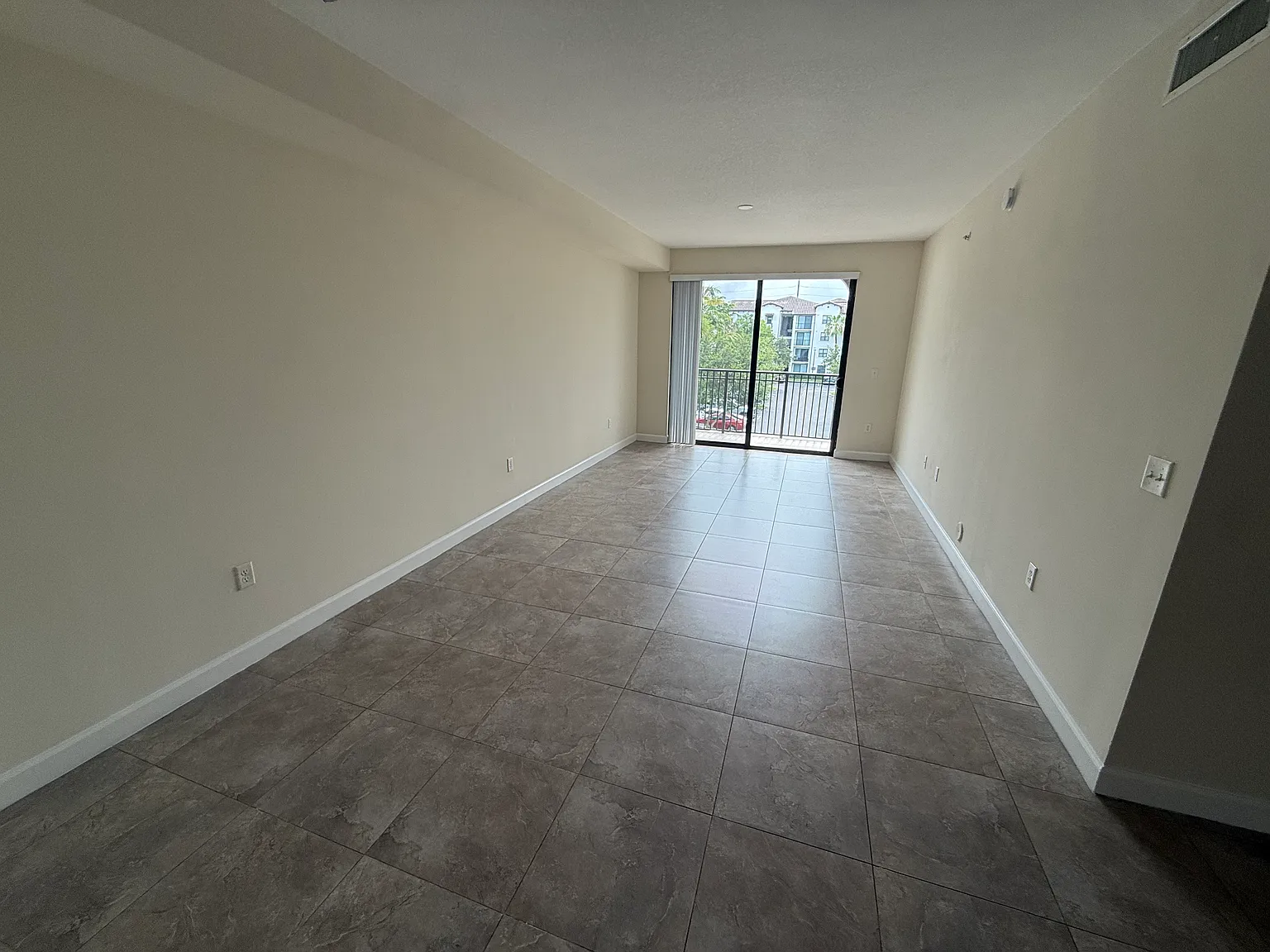 2 bed, 1277 sqft, $2,750 — Photo 3