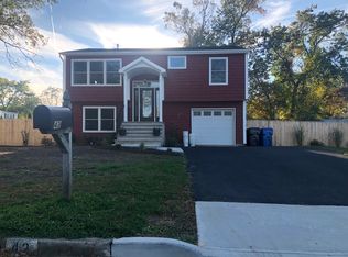 42 Oregon Ave, Middletown, NJ 07748