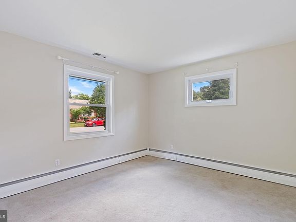 5th image of 8005 Woodholme Cir