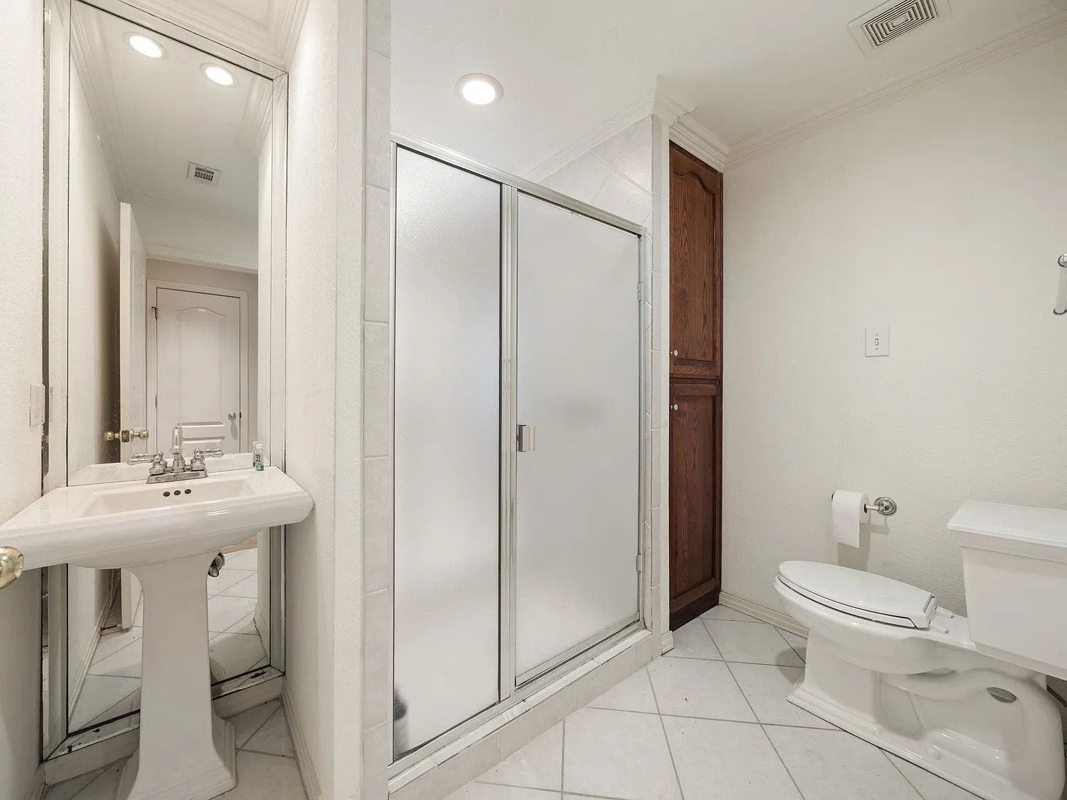 2 bed, 1.5 bath, 1103 sqft, $2,450 — Photo 3