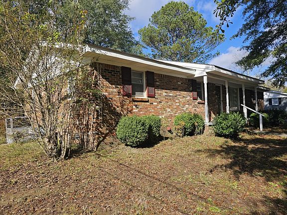4th image of 803 City Lake Dr
