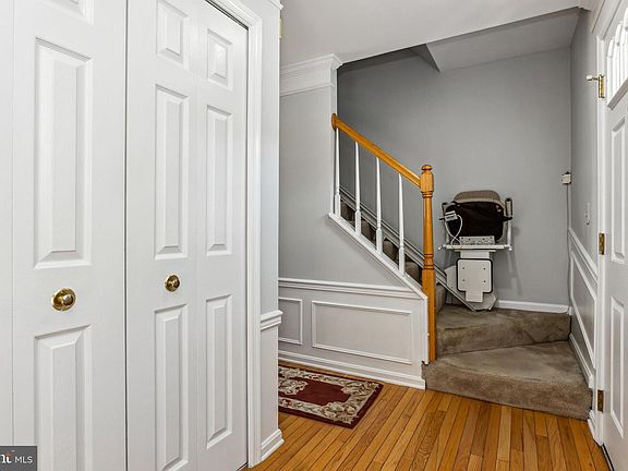 4th image of 2832 Cleeve Hill Ct