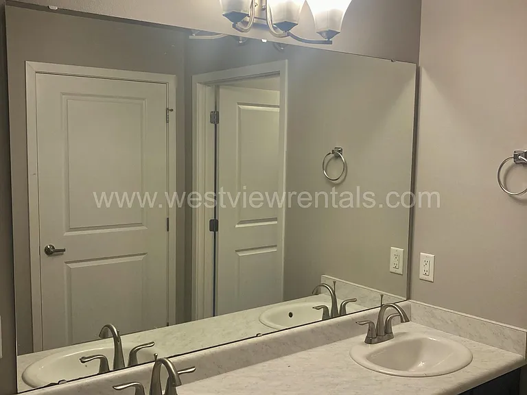 203 E Laurel St — Photo 249