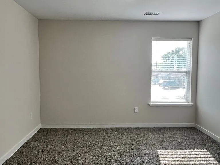 950 S Hebron Ave — Photo 16
