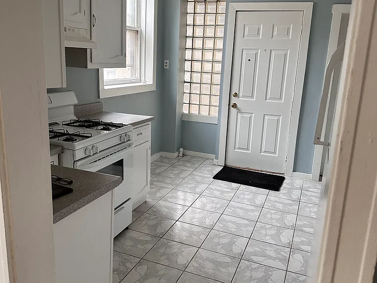 7404 N Hoyne Ave #3 — Photo 9