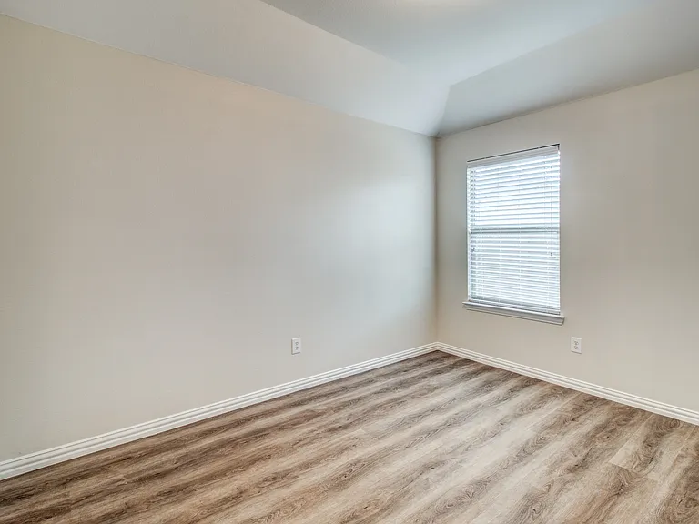 2100 Willow Creek Dr — Photo 11