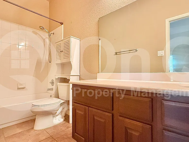 1621 Liberty Oaks Blvd — Photo 8