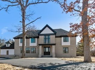 441 Saunders Rd, Lake Forest, IL 60045