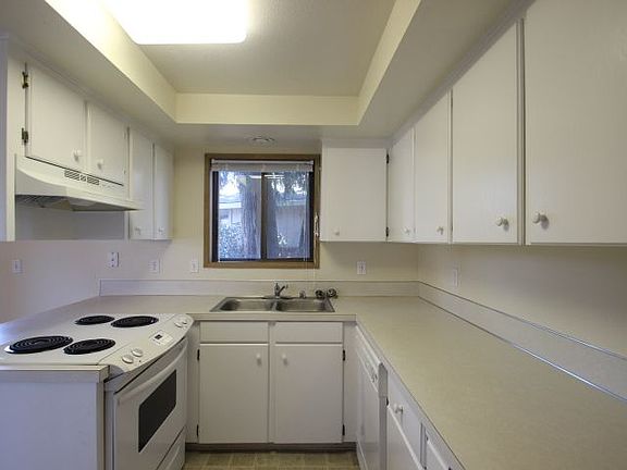 5th image of 3015 NE Whitman Ave