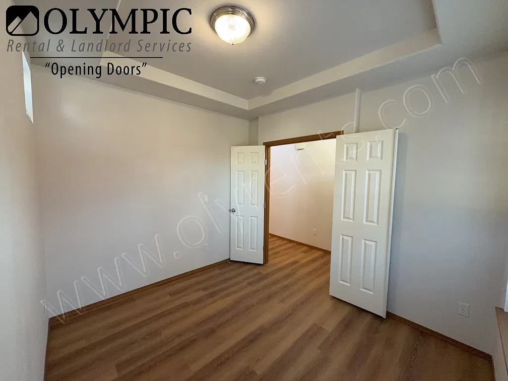 West Olympia 3 Bdrm + Office & Bonus Room - New Flooring & Paint! — Photo 3