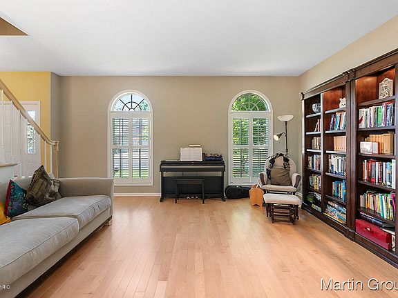 4th image of 1605 Falconcrest Dr NE