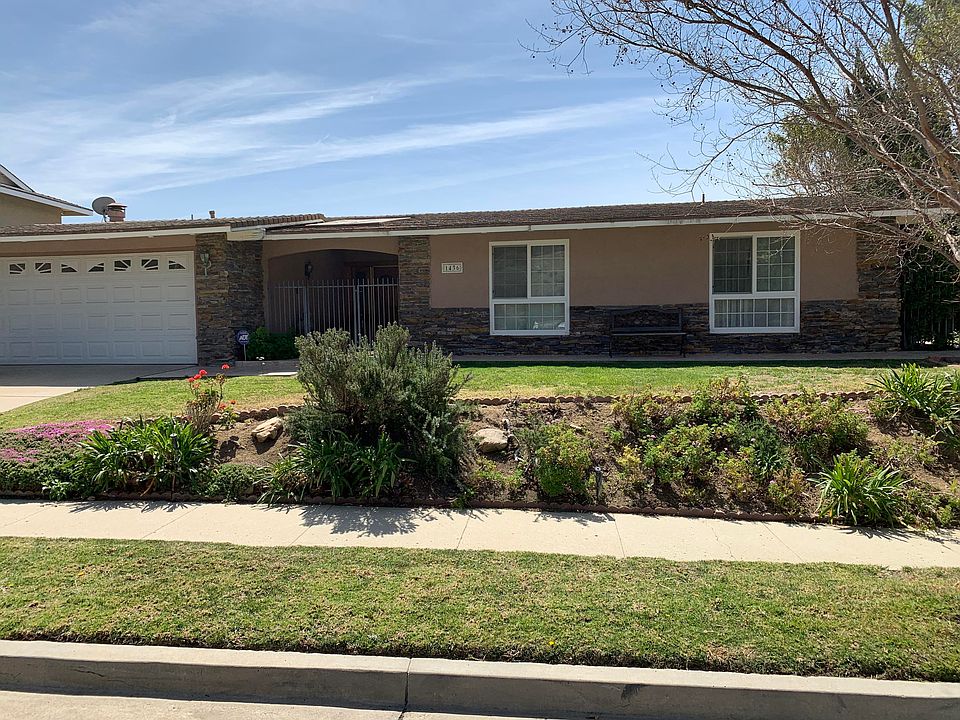 1st image of 1436 E Calle Fidelidad