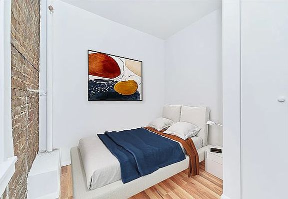 3rd image of 434 E 76th St APT 19