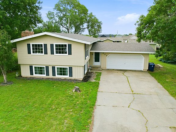 5th image of 426 Village Rd