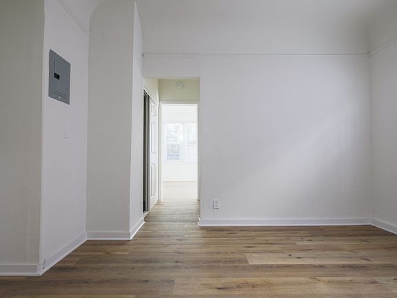 2nd image of 132 S Westmoreland Ave APT 7