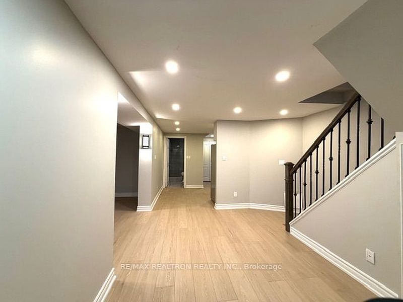 Toronto House for rent - 3 Bedrooms — photo 3