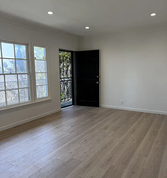 1154 N Orange Grove Ave #1/2 — Photo 2