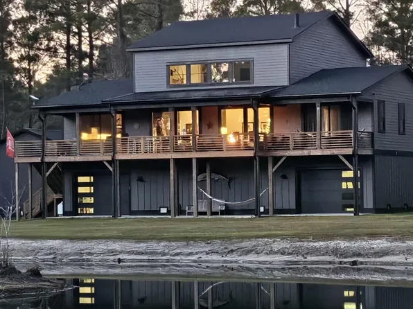 2714 Whitestocking Road, Burgaw, NC 28425
