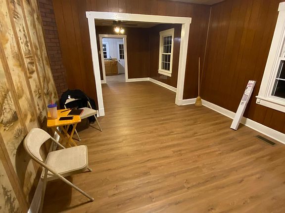 walk in to open floor plan Living Room