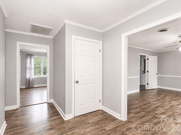 4th image of 535 Carolina Ave N