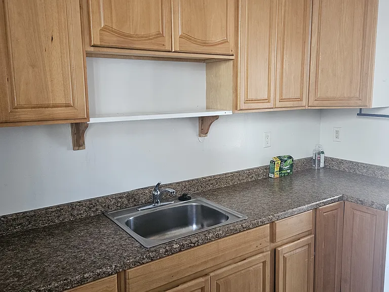 316 Locust Ave — Photo 4