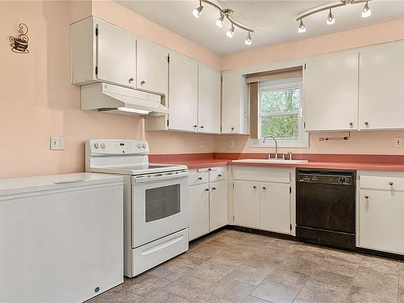 4th image of 1112 Ranchland Dr