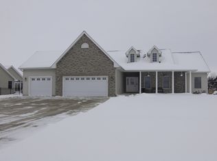 201 Johanna Dr, Sandwich, IL 60548