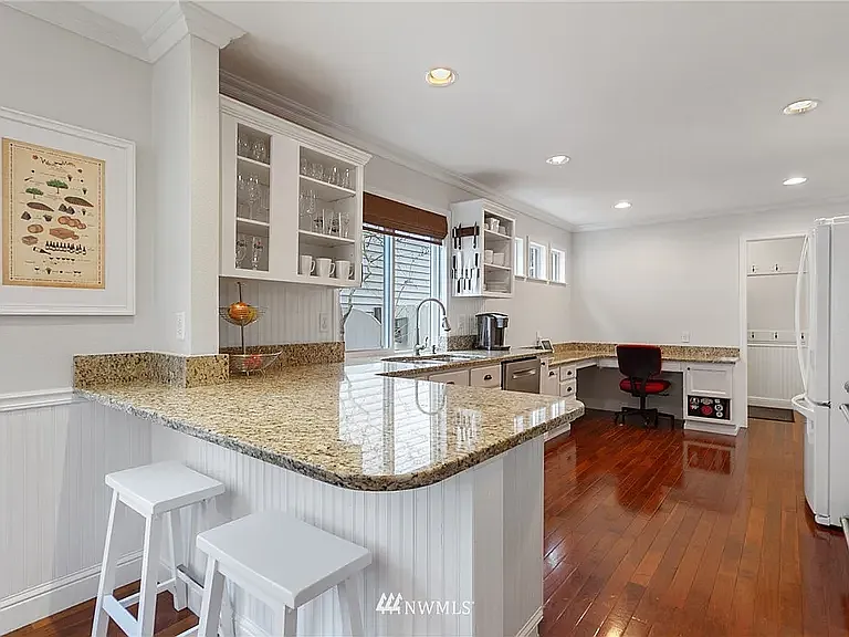 7118 Autumn Ave SE — Photo 1