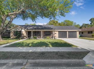 302 Yorkshire Ln, Victoria, TX 77904