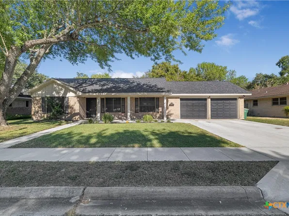 302 Yorkshire Ln, Victoria, TX 77904