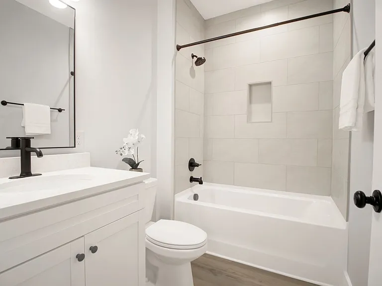 2304 Delano St — Photo 22