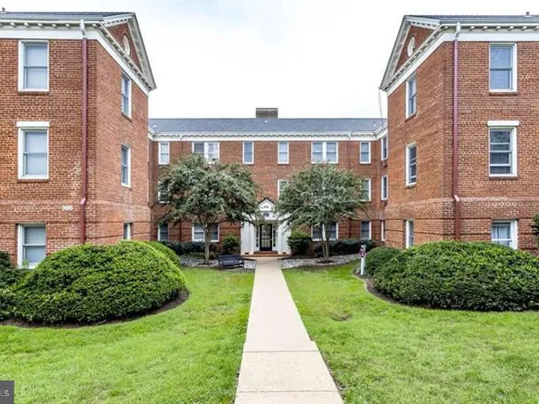 906 S Washington St APT 307, Alexandria, VA 22314