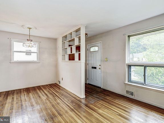 3rd image of 6819 Beechview Dr