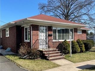 18 Poplar St, Fords, NJ 08863