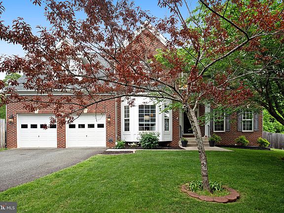 4th image of 15 Saint Charles Ct