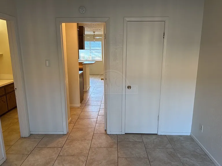 2210 Silverway Dr — Photo 10