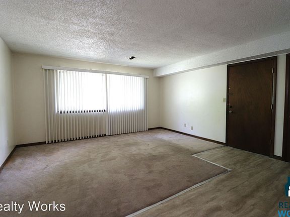 2nd image of 4011 Saint Paul Ave #4