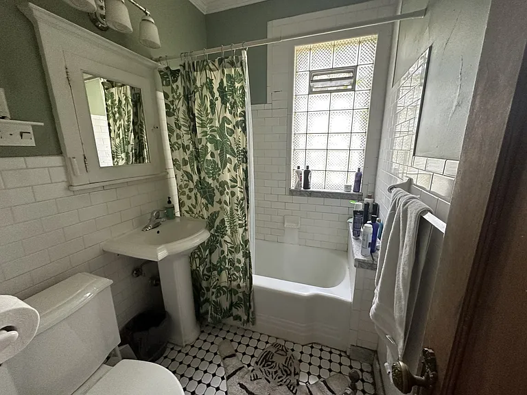2601 Humboldt Ave S #3 — Photo 6