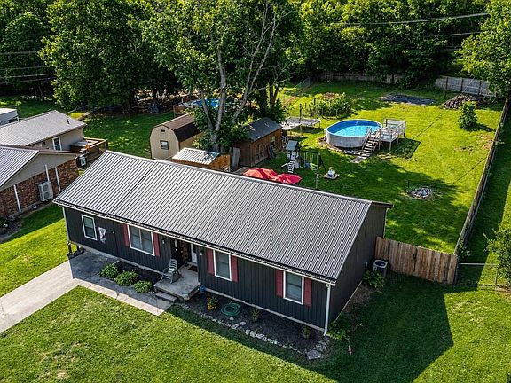4th image of 2217 Redbud Ln