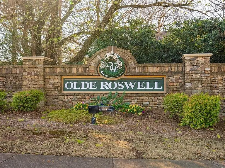 1100 Olde Roswell Grv — Photo 22