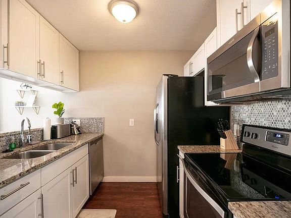 5th image of 1906 Valley Hill Cir #B