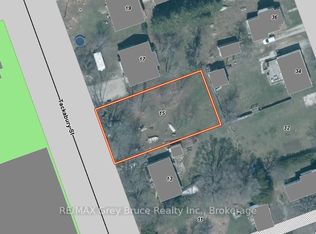 15 Tackabury St, Northern Bruce Peninsula, ON N0H1W0