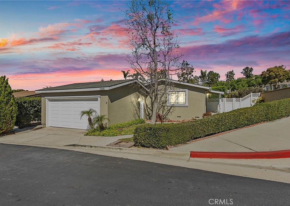 1st image of 21885 Columbia Pl