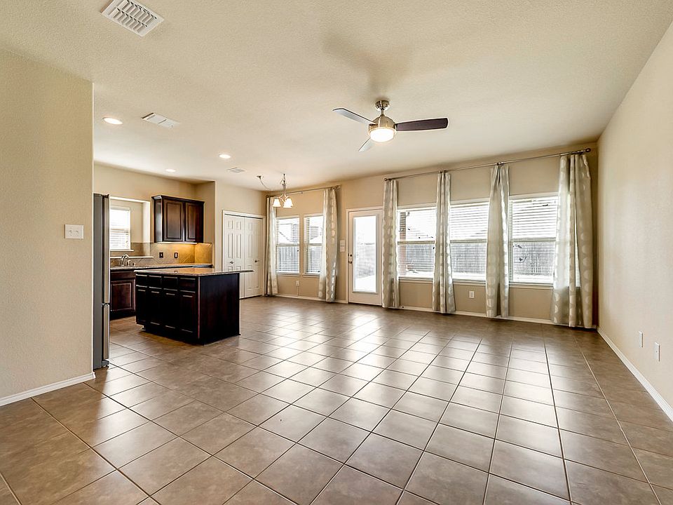 1st image of 2917 Glenoaks Dr