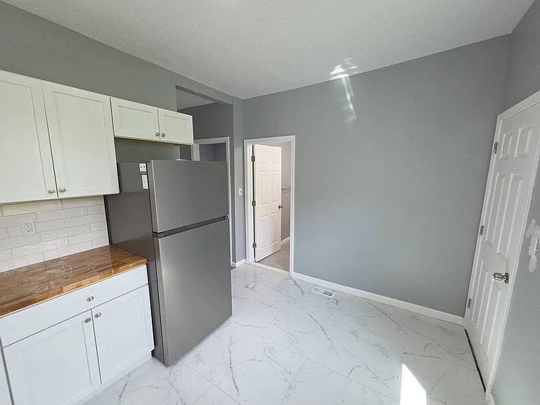 3237 Seymour Ave — Photo 21