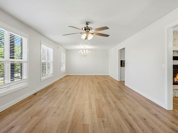 5th image of 395 Caudill Way