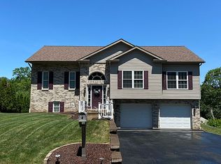 570 Adele Dr, North Huntingdon, PA