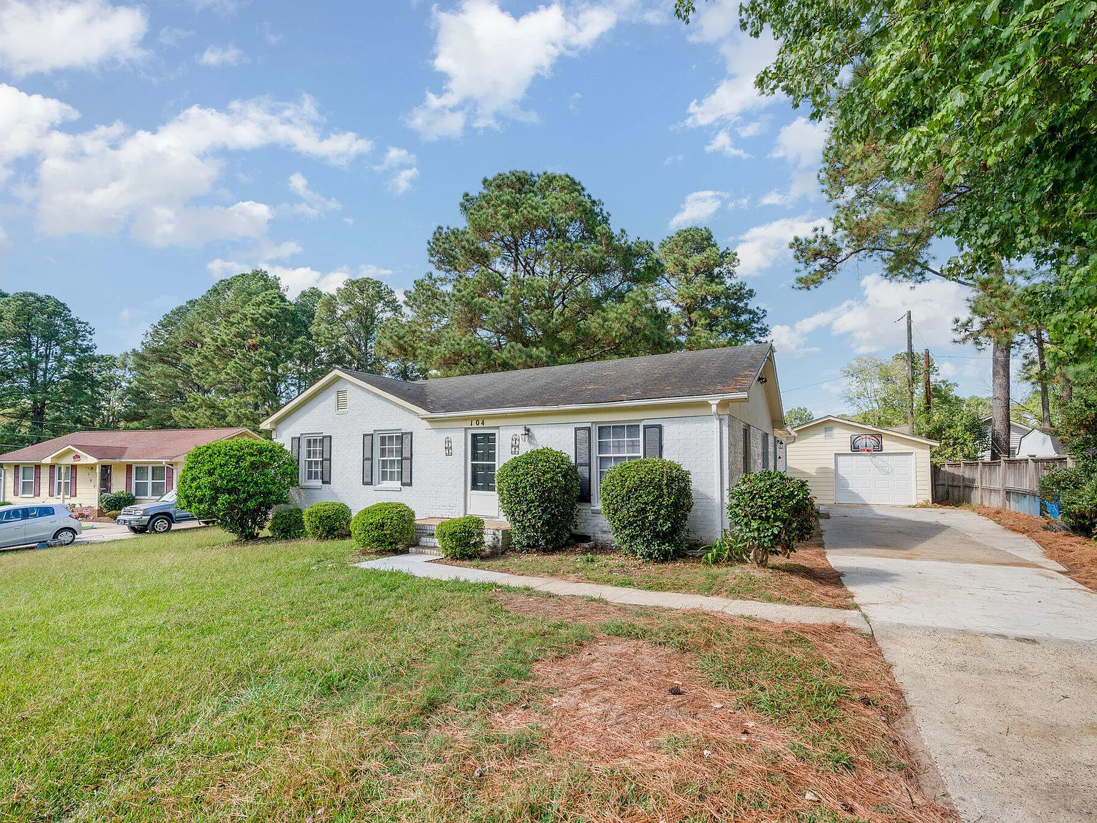 3 bed, 2.0 bath, 1379 sqft, $1,900 — Photo 2