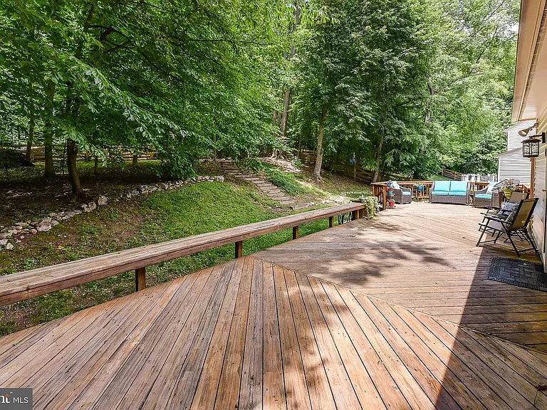 7910 Oak Hollow Ln — Photo 4