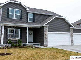 4462 Brook Dr, Bellevue, NE 68123